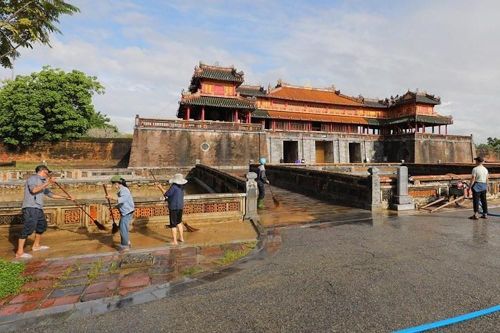 Khẩn trương phục hồi đón khách