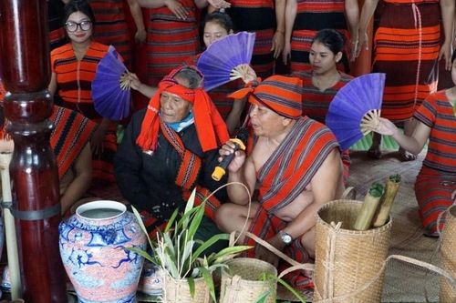Những già làng bảo tồn văn hóa, phát triển kinh tế vùng biên giới TP. Huế