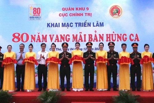 Khai mạc triển lãm chuyên đề '80 năm vang mãi bản hùng ca'