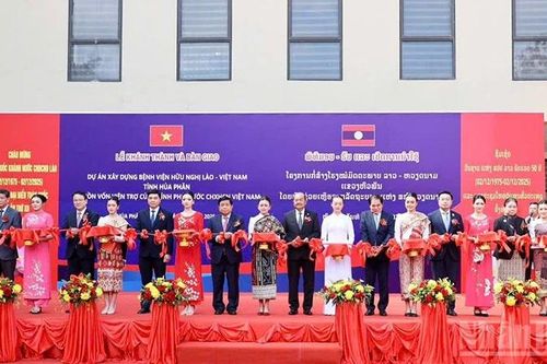 Bàn giao Bệnh viện Hữu Nghị Lào-Việt Nam tỉnh Houaphanh cho nước bạn Lào