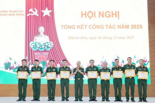 Trường Trung cấp Kỹ thuật miền Trung tổng kết công tác năm 2025