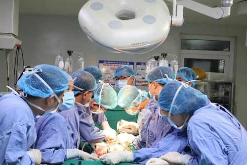 Phú Thọ chi 'khủng' thu hút bác sĩ giỏi về làm việc