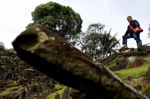 Mạng lưới đá cổ lớn ẩn giấu thứ kỳ quái ở Indonesia