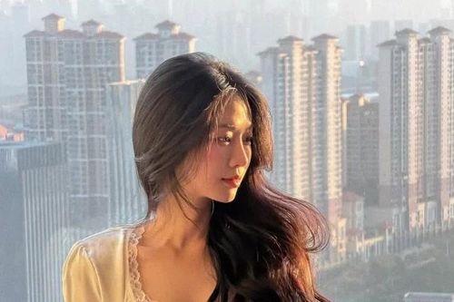 Lê Bống hóa nàng thơ, khoảnh khắc gây 'bão mạng'