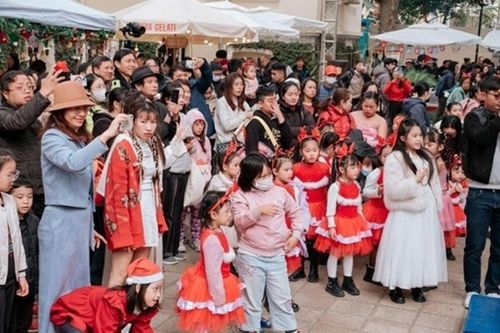 Trải nghiệm và truyền thống của Giáng sinh châu Âu tại Hà Nội và TP. Hồ Chí Minh