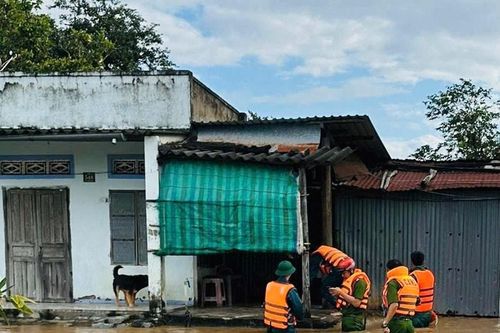 Lâm Đồng sơ tán khẩn gần 900 hộ dân do nước lũ lên nhanh