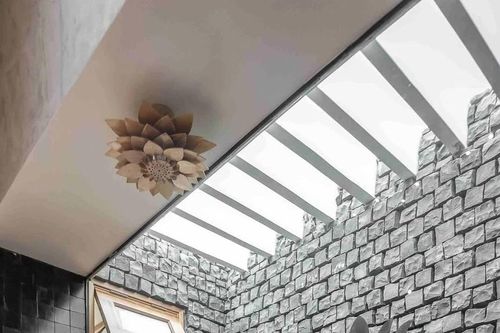 Nhà ống 4,5m có ba giếng trời và hai sân vườn