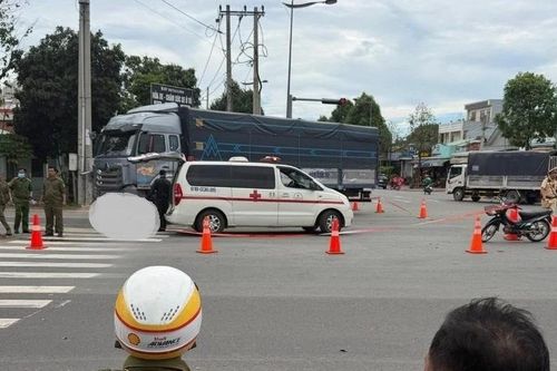Người đàn ông tử vong dưới bánh xe tải ở TPHCM
