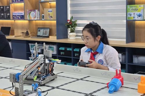 STEM Lab: 'Ươm mầm' tình yêu khoa học vũ trụ cho thế hệ tương lai