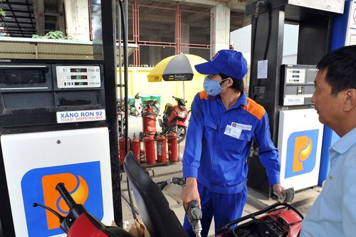 Giá xăng đồng loạt tăng, dầu diesel tiếp tục đi xuống