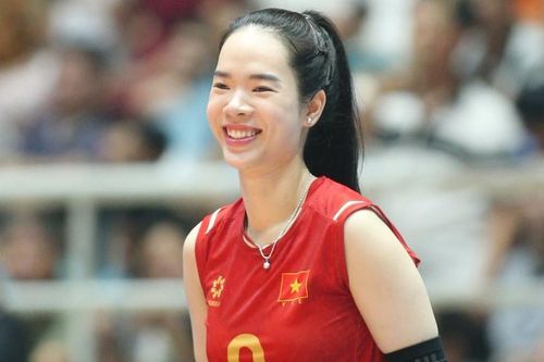 Nhan sắc hoa khôi cầm cờ cho đoàn thể thao Việt Nam tại SEA Games 33