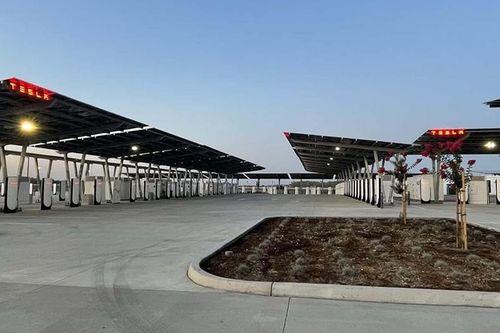 Siêu trạm sạc xe điện lớn nhất thế giới từ năng lượng mặt trời