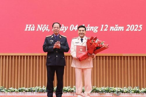 Tiếp nhận, bổ nhiệm Đại tá Lê Đức Hùng giữ chức Phó Thủ trưởng Cơ quan điều tra VKSND tối cao
