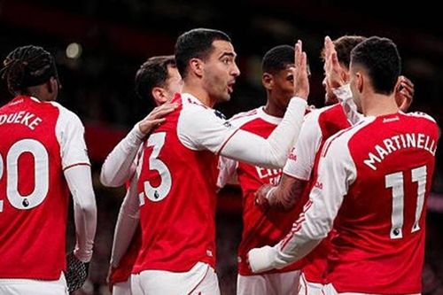 Arsenal 2-0 Brentford: Merino mở, Saka chốt, vững ngôi đầu
