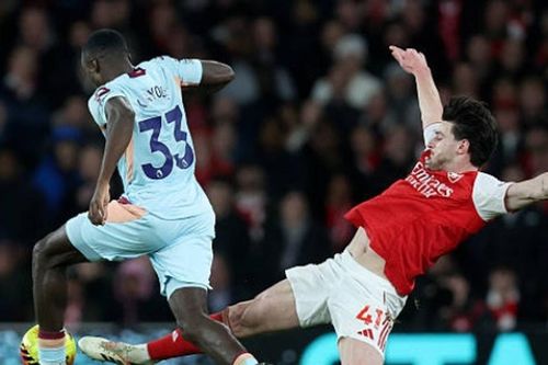 Arsenal 2-0 Brentford: Rice bùng nổ rồi dính chấn thương