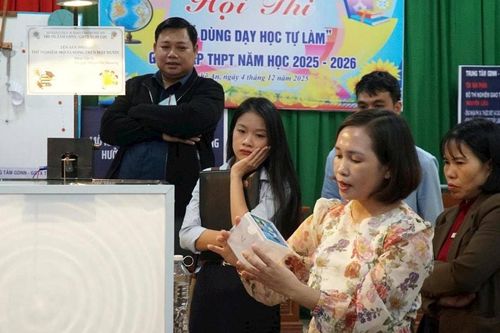 46 sản phẩm tham gia Hội thi đồ dùng dạy học tự làm GDTX cấp THPT