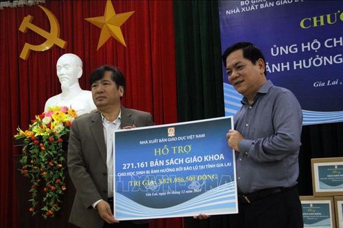 Tặng hơn 271.000 sách giáo khoa cho các trường bị thiệt hại do bão lũ tại Gia Lai
