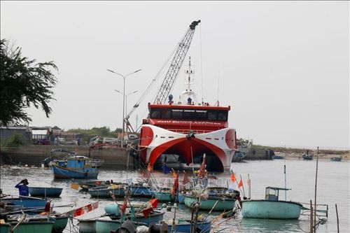 Tạm ngừng tuyến vận tải hành khách từ Phan Thiết ra đặc khu Phú Quý