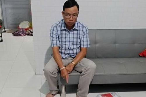 Tạm giữ hình sự người đàn ông, thu 33 con dấu và hơn 100 hồ sơ