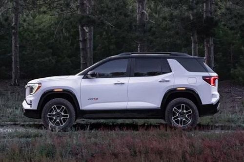 SUV địa hình hạng C công suất 175 mã lực, giá hơn 1 tỷ đồng