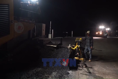 Xuyên đêm trên cao tốc Cần Thơ – Cà Mau
