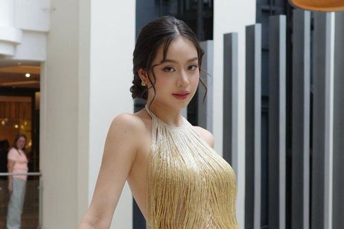 Clip 10 giây cận visual đẹp ngẩn ngơ của Thanh Thủy