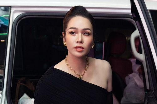 Chiếc xe 1 tỷ của Nhật Kim Anh