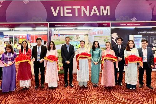 Khai mạc Hội chợ Thương mại Việt Nam tại Campuchia 2025