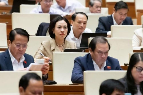 Hoàn thiện thể chế pháp luật, điều hành kinh tế đa mục tiêu, tạo cơ sở phát triển nhanh và bền vững