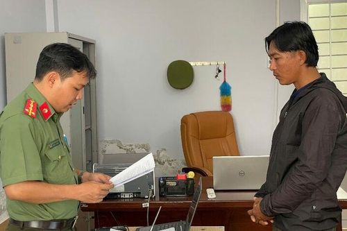 Khởi tố, bắt tạm giam đối tượng có hành vi tổ chức cho người khác xuất cảnh trái phép