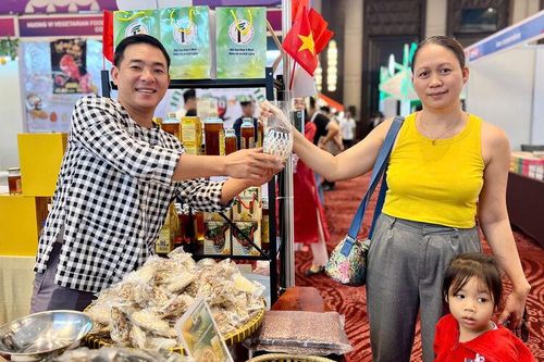 Doanh nghiệp An Giang đẩy mạnh quảng bá sản phẩm tại Hội chợ Thương mại Việt Nam - Campuchia 2025