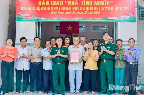 Quân khu 9: Bàn giao 'Nhà đồng đội' và 'Nhà Tình nghĩa'