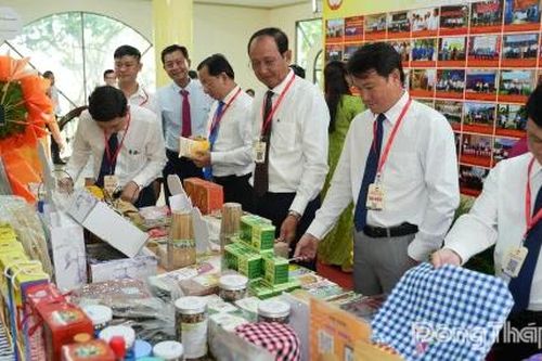 Triển lãm thành tựu, hình ảnh nổi bật hoạt động công tác Mặt trận các cấp tỉnh Đồng Tháp