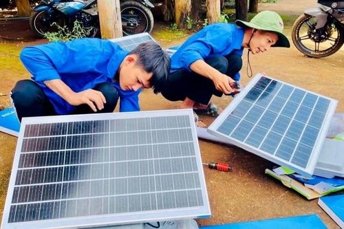 Góp sức trẻ thắp sáng vùng biên