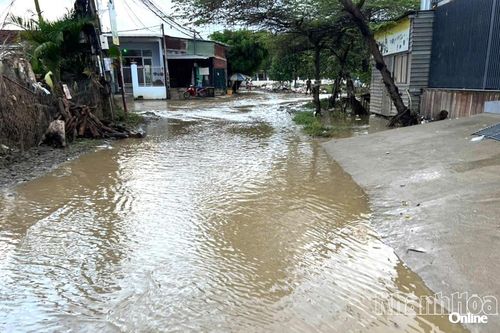 Một số trường cho học sinh nghỉ học tránh lụt