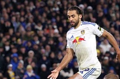 Chelsea sụp đổ tại Elland Road, bị Arsenal bỏ xa 9 điểm