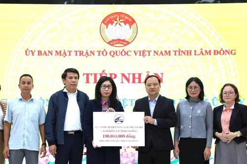 Cục Đường bộ Việt Nam hỗ trợ người dân Lâm Đồng khắc phục hậu quả mưa lũ