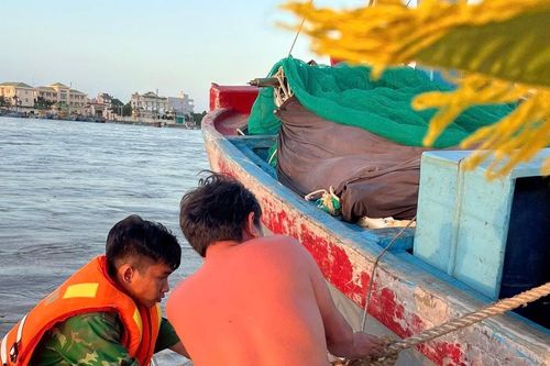 Đồn Biên phòng Thanh Hải cứu 5 tàu cá trôi ra biển
