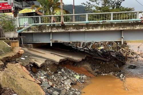Cầu Đơn Dương hạn chế xe trên 20 tấn