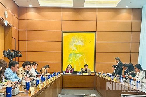 Kỳ họp thứ 10, Quốc hội khóa XV: Các đại biểu Quốc hội tỉnh góp ý về Dự án Luật Tòa án chuyên biệt tại Trung tâm Tài chính quốc tế