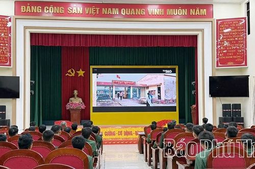 Sư đoàn 304 đẩy mạnh giáo dục truyền thống qua buổi chiếu phim Mưa đỏ