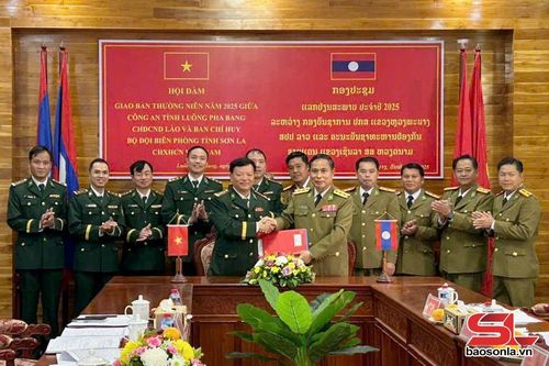 Hội đàm giữa công an tỉnh Luông Pha Bang và Ban Chỉ huy Bộ đội Biên phòng tỉnh Sơn La