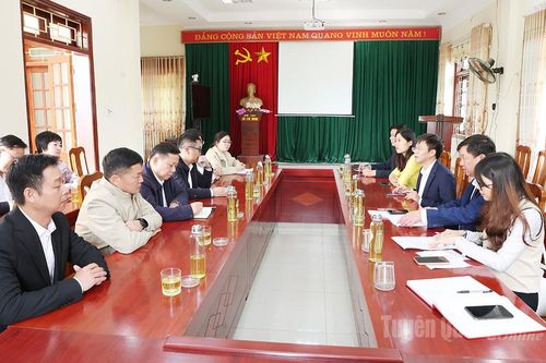 Đoàn cán bộ Ban Tổ chức Thành ủy Bách Sắc thăm và làm việc tại Tân Trào