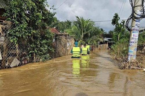 Khánh Hòa: Mưa lớn trong đêm, nhiều nơi ngập cục bộ, giao thông bị chia cắt
