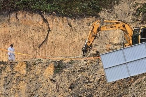 Đèo Prenn Đà Lạt lại sạt lở, tạm thời cấm lưu thông