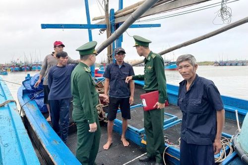 Vụ tàu cá chìm đắm ở Trường Sa: 3 ngư dân sống sót đã về nhà, 1 thi thể được tìm thấy