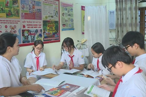 Trang bị kiến thức về sức khỏe sinh sản cho học sinh
