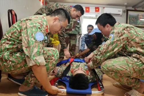 Huấn luyện về y tế cho sĩ quan gìn giữ hòa bình
