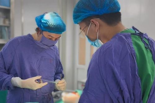 Cắt bỏ khối u lớn vùng môi đã hoại tử nghiêm trọng