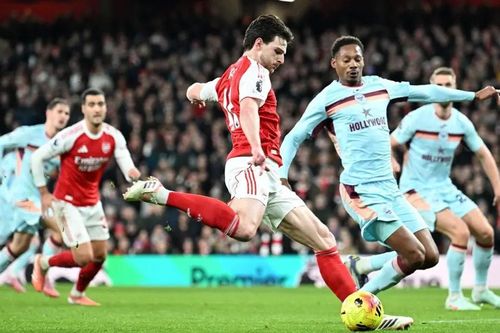 Arsenal thắng dễ, Liverpool chỉ giành 1 điểm trên sân nhà